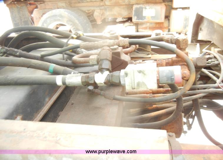 image for item D4997 1994 Ford F800 dump truck