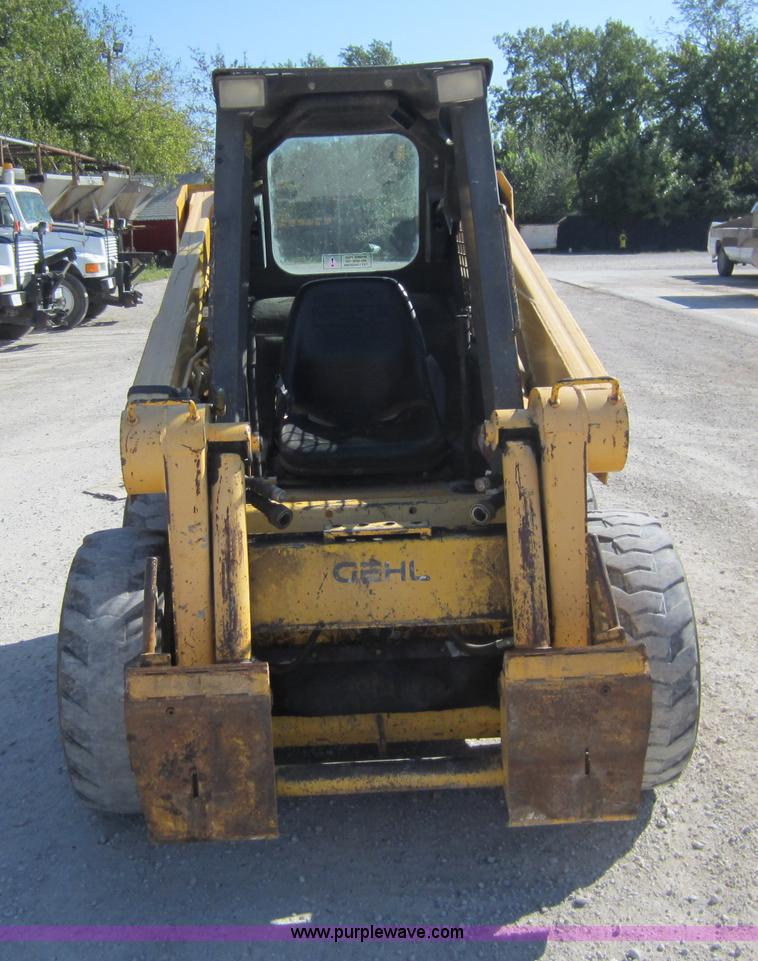 image for item D5683 Gehl SL4625DX skid steer