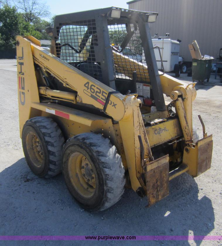 image for item D5683 Gehl SL4625DX skid steer