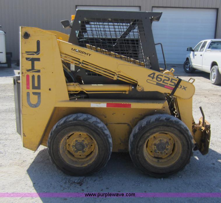 image for item D5683 Gehl SL4625DX skid steer
