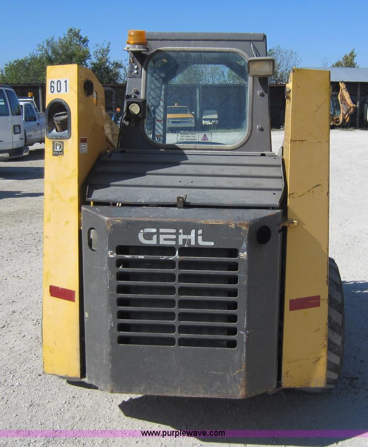 image for item D5683 Gehl SL4625DX skid steer