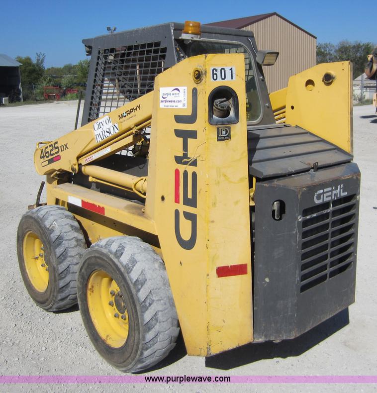 image for item D5683 Gehl SL4625DX skid steer