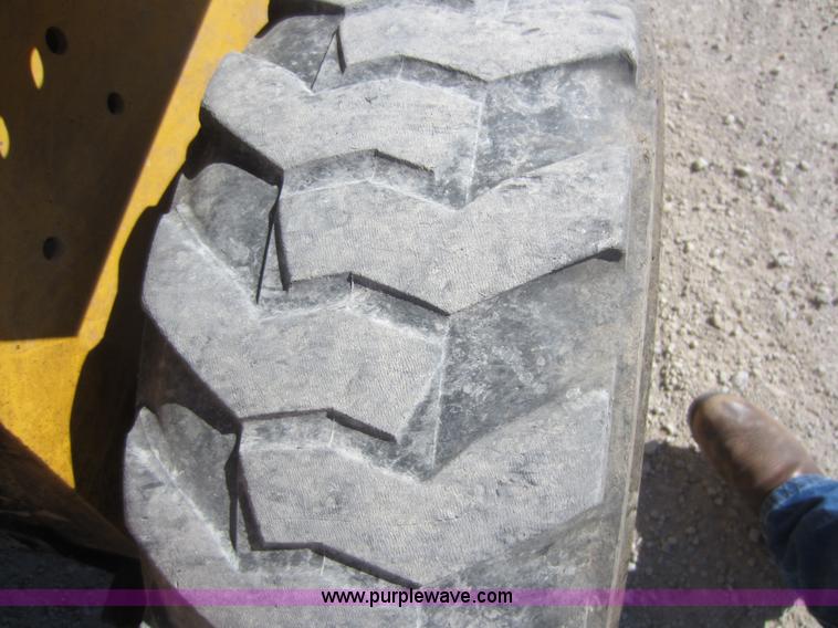 image for item D5683 Gehl SL4625DX skid steer