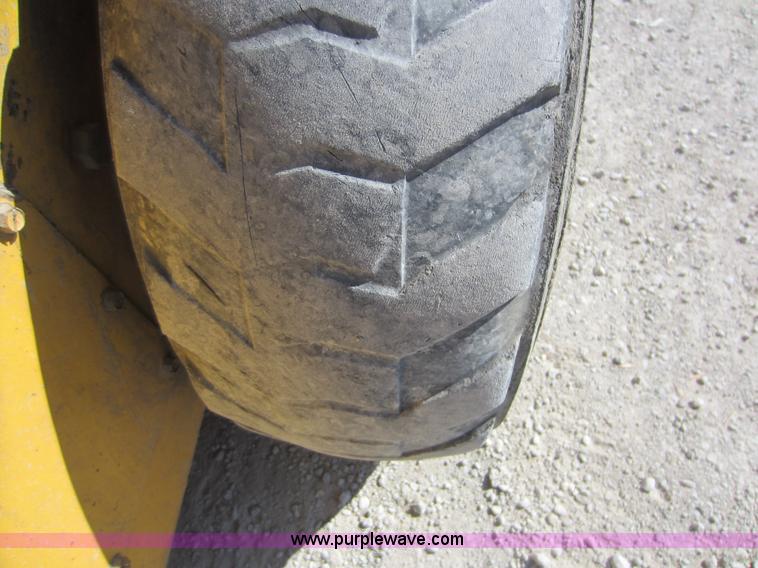 image for item D5683 Gehl SL4625DX skid steer