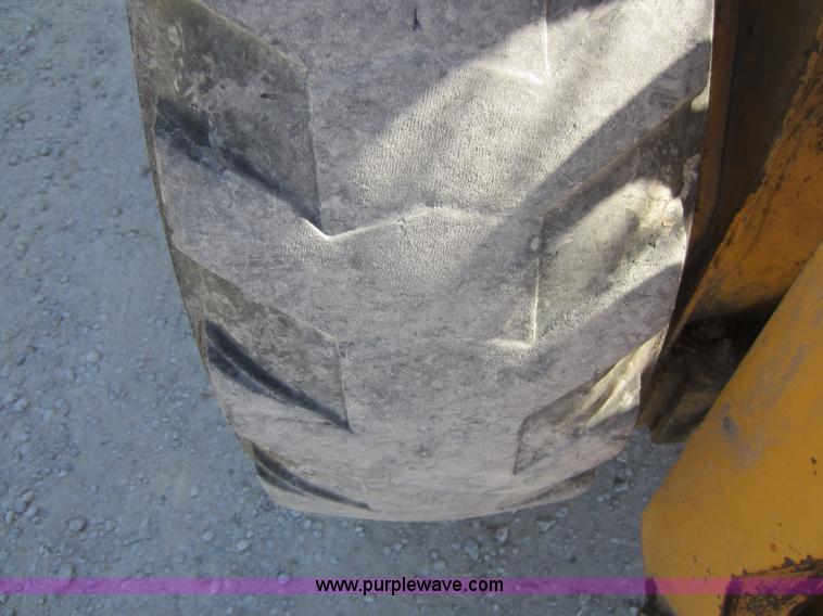 image for item D5683 Gehl SL4625DX skid steer