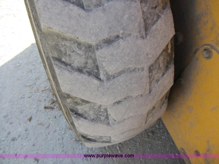 image for item D5683 Gehl SL4625DX skid steer