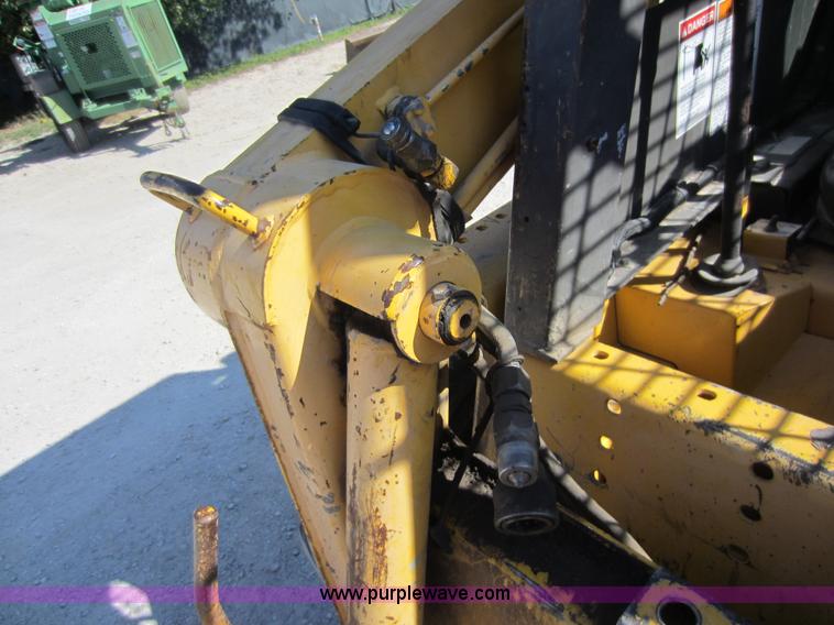 image for item D5683 Gehl SL4625DX skid steer