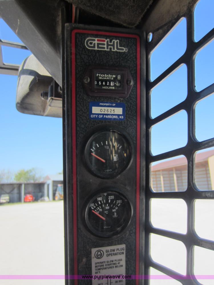 image for item D5683 Gehl SL4625DX skid steer