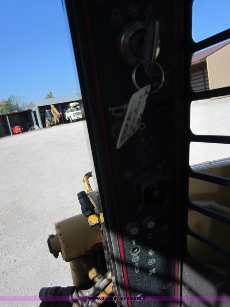 image for item D5683 Gehl SL4625DX skid steer