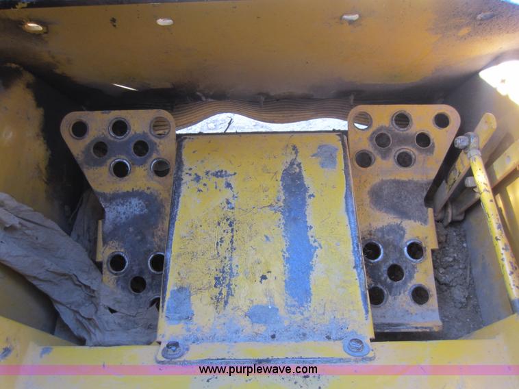 image for item D5683 Gehl SL4625DX skid steer