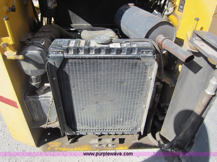 image for item D5683 Gehl SL4625DX skid steer
