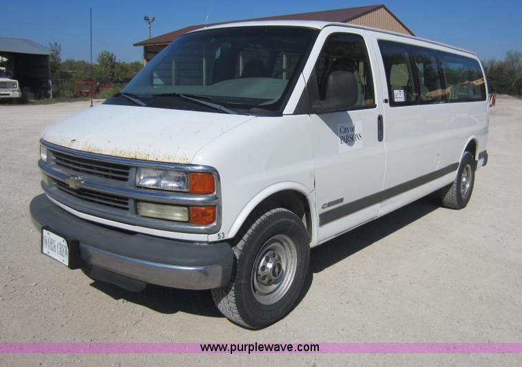 image for item D5684 2001 Chevrolet G3500 Express van
