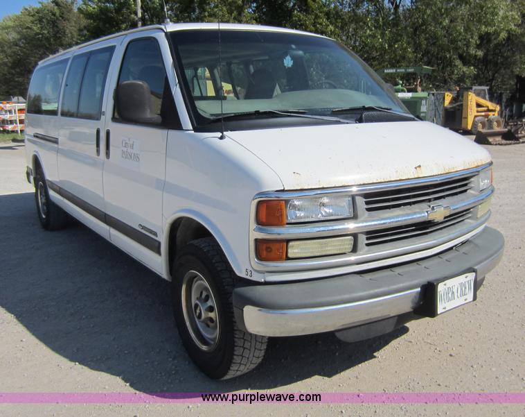 image for item D5684 2001 Chevrolet G3500 Express van