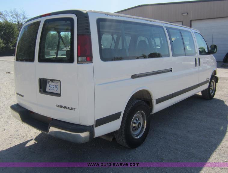 image for item D5684 2001 Chevrolet G3500 Express van