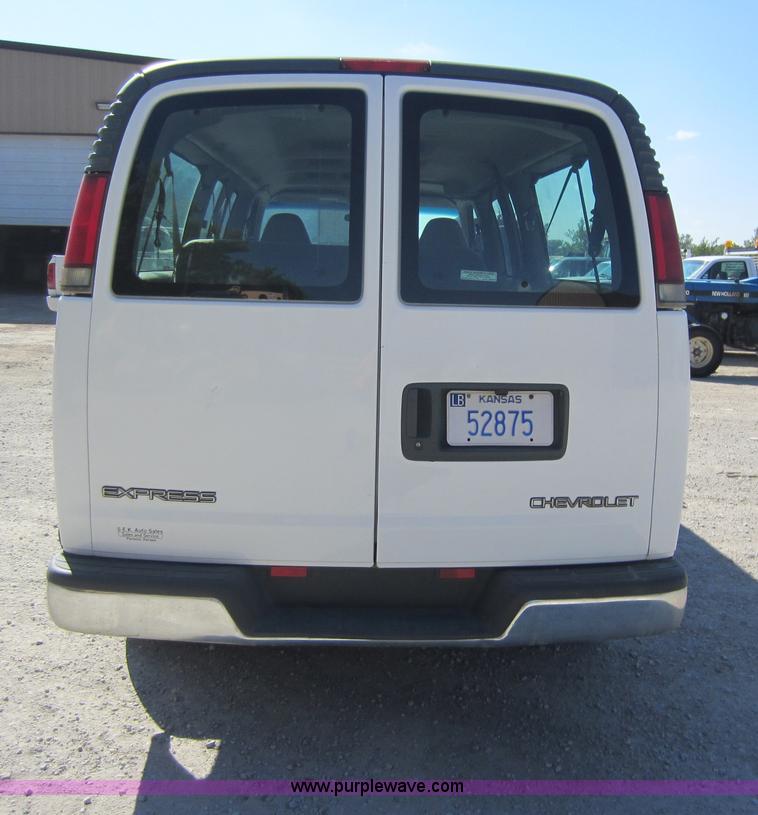 image for item D5684 2001 Chevrolet G3500 Express van