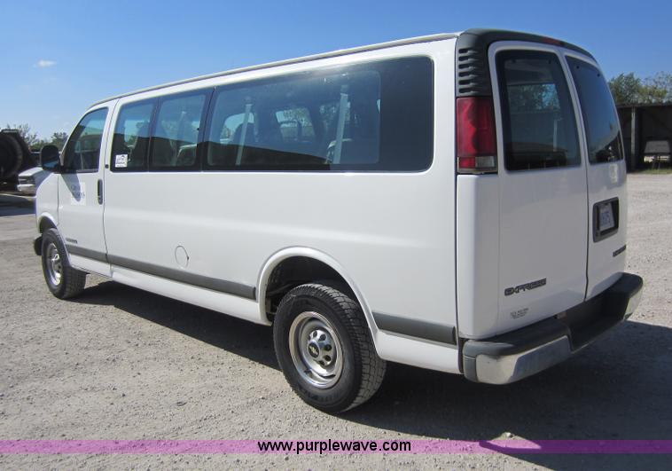 image for item D5684 2001 Chevrolet G3500 Express van