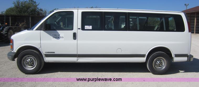 image for item D5684 2001 Chevrolet G3500 Express van