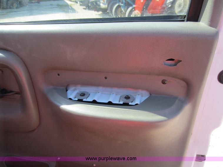 image for item D5684 2001 Chevrolet G3500 Express van