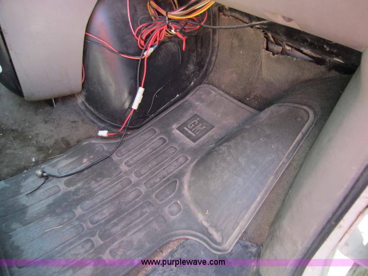 image for item D5684 2001 Chevrolet G3500 Express van