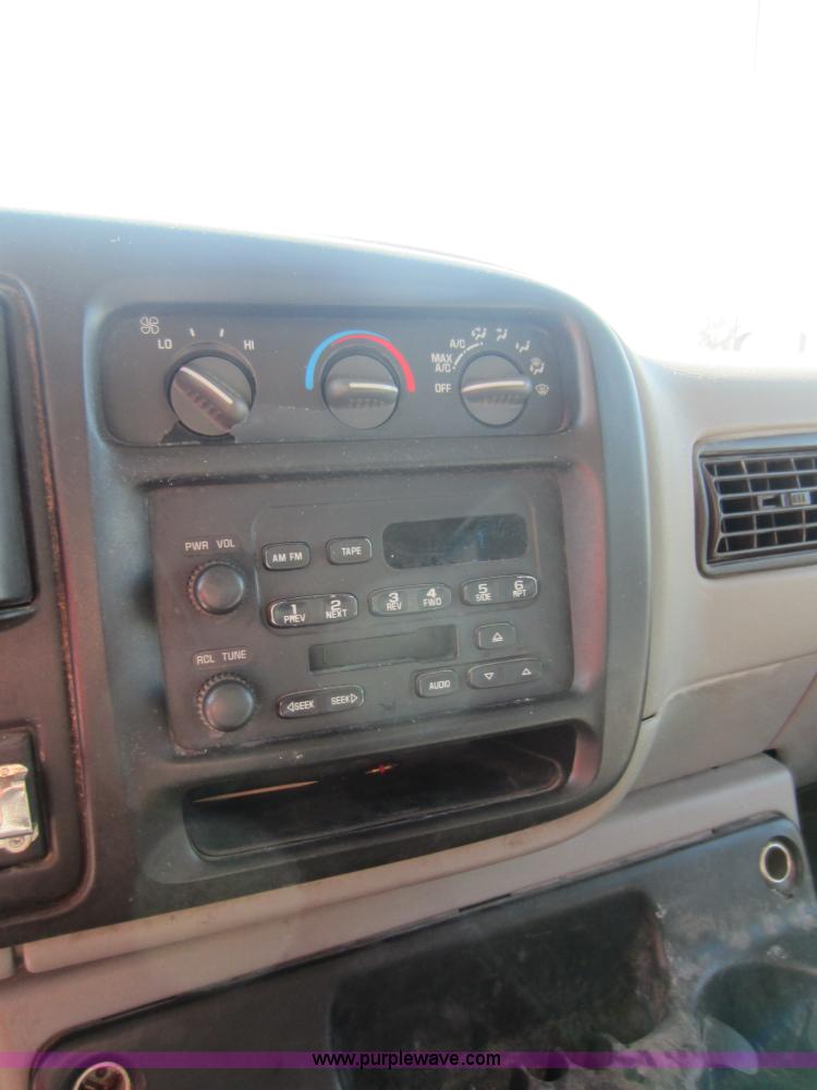 image for item D5684 2001 Chevrolet G3500 Express van