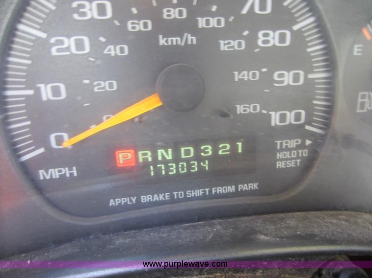 image for item D5684 2001 Chevrolet G3500 Express van