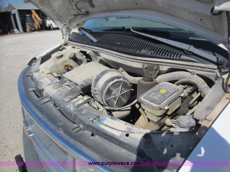 image for item D5684 2001 Chevrolet G3500 Express van
