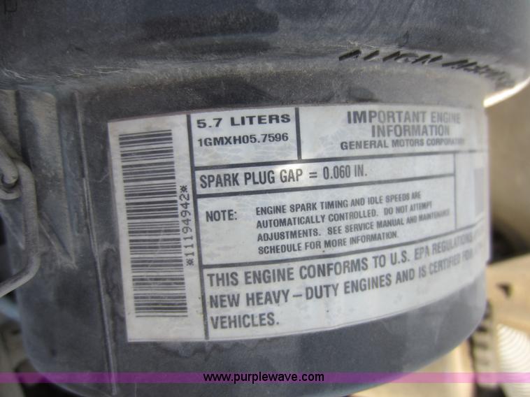 image for item D5684 2001 Chevrolet G3500 Express van