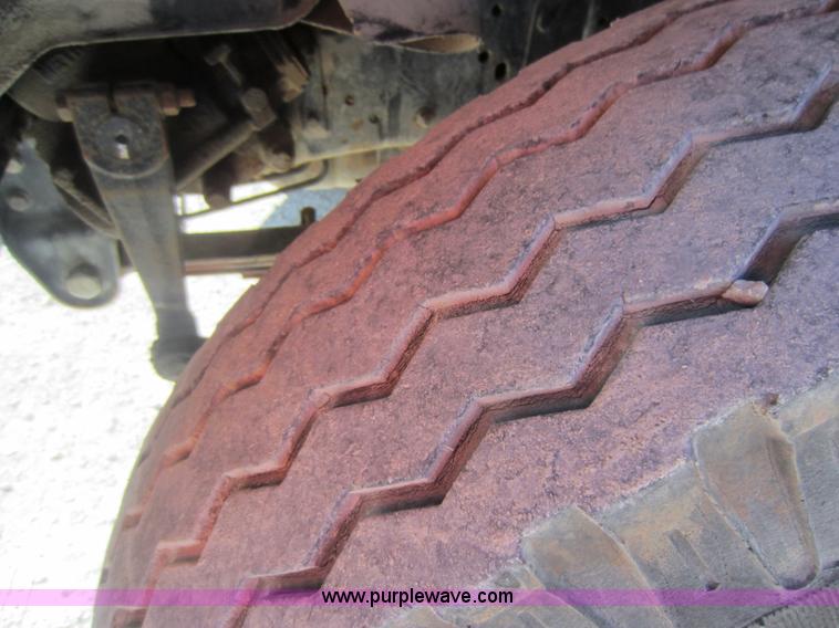 image for item D5685 1986 GMC TopKick 7000 bucket truck