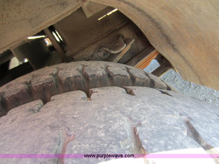 image for item D5685 1986 GMC TopKick 7000 bucket truck