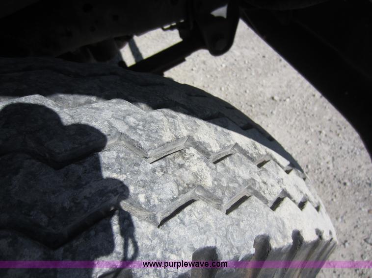 image for item D5685 1986 GMC TopKick 7000 bucket truck