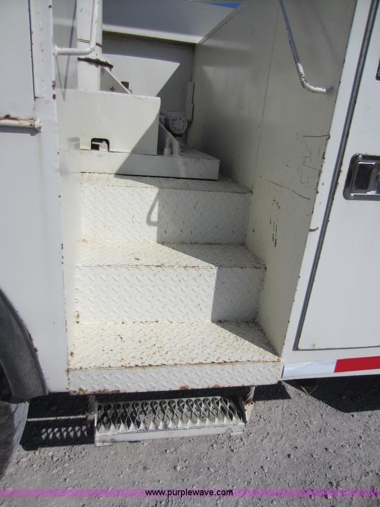 image for item D5685 1986 GMC TopKick 7000 bucket truck