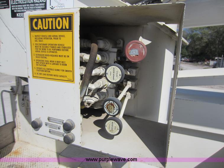 image for item D5685 1986 GMC TopKick 7000 bucket truck