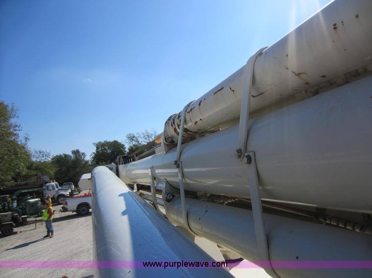 image for item D5685 1986 GMC TopKick 7000 bucket truck