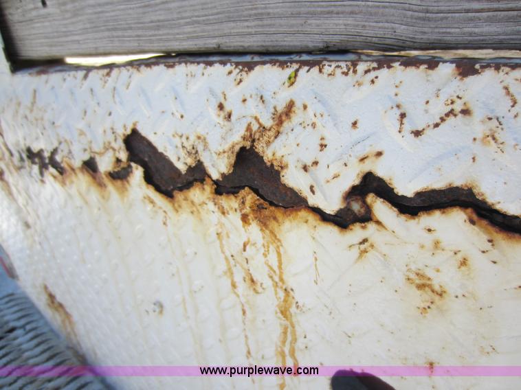 image for item D5685 1986 GMC TopKick 7000 bucket truck