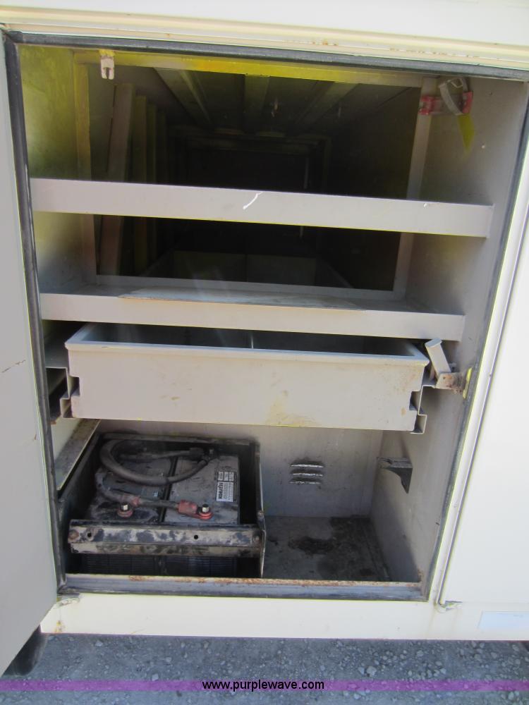 image for item D5685 1986 GMC TopKick 7000 bucket truck