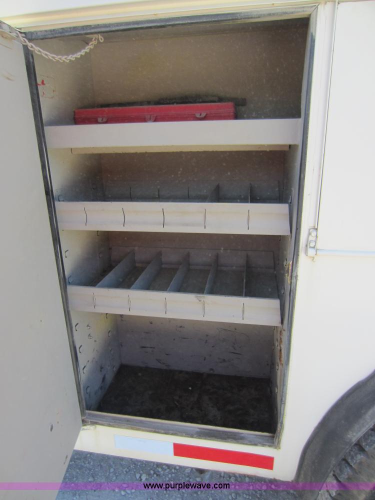 image for item D5685 1986 GMC TopKick 7000 bucket truck