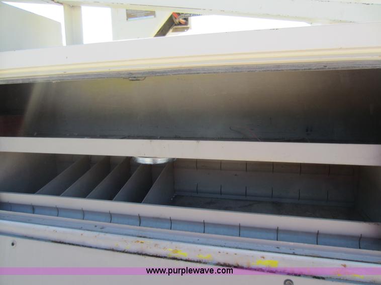 image for item D5685 1986 GMC TopKick 7000 bucket truck