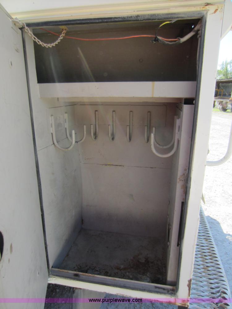 image for item D5685 1986 GMC TopKick 7000 bucket truck