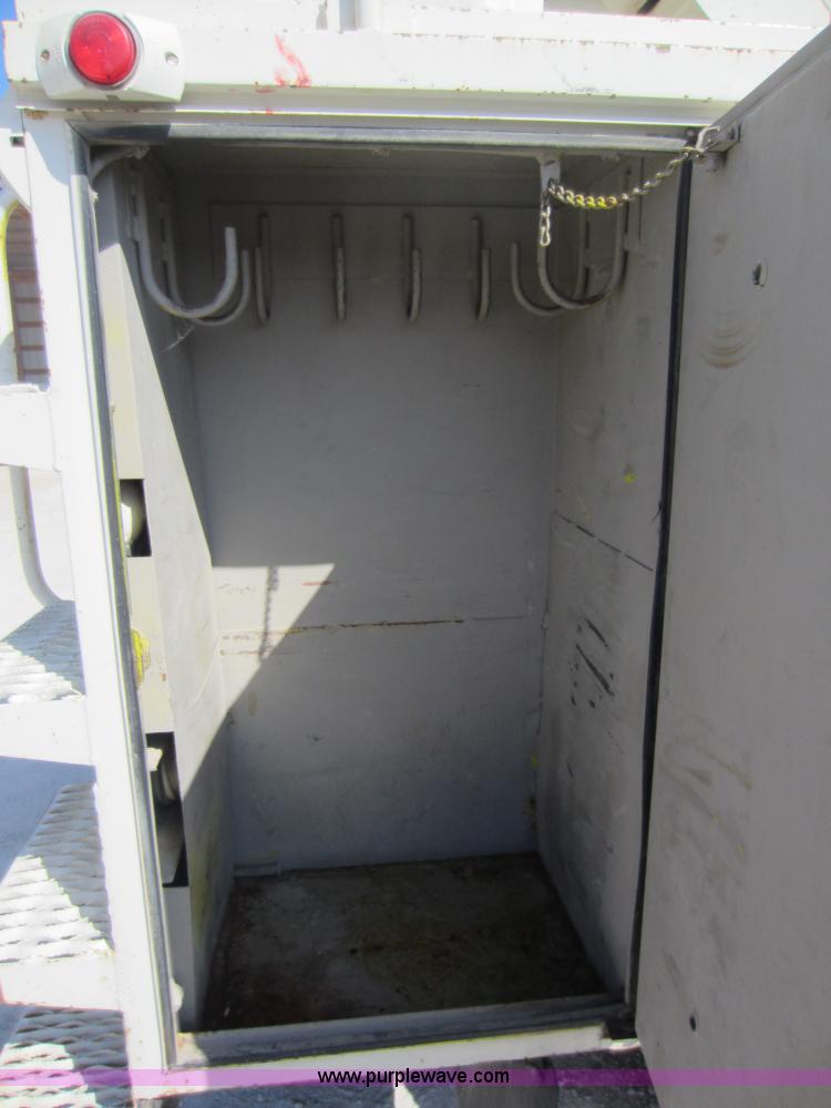 image for item D5685 1986 GMC TopKick 7000 bucket truck