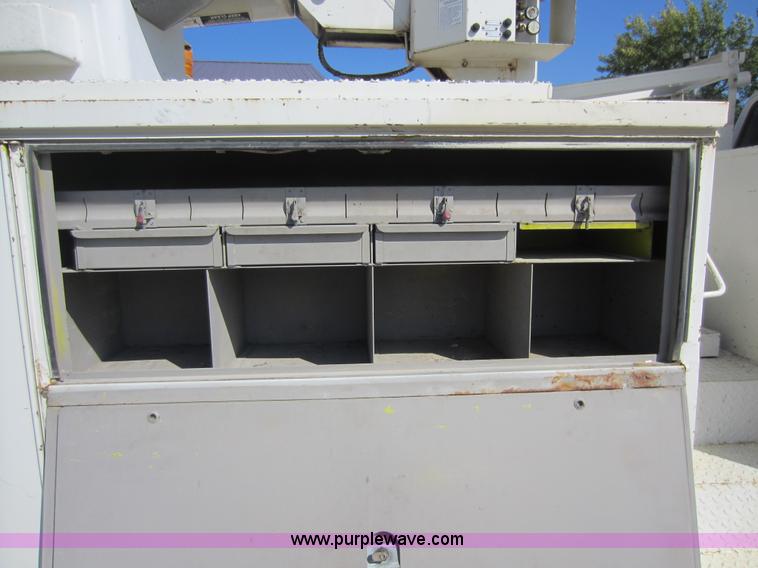 image for item D5685 1986 GMC TopKick 7000 bucket truck