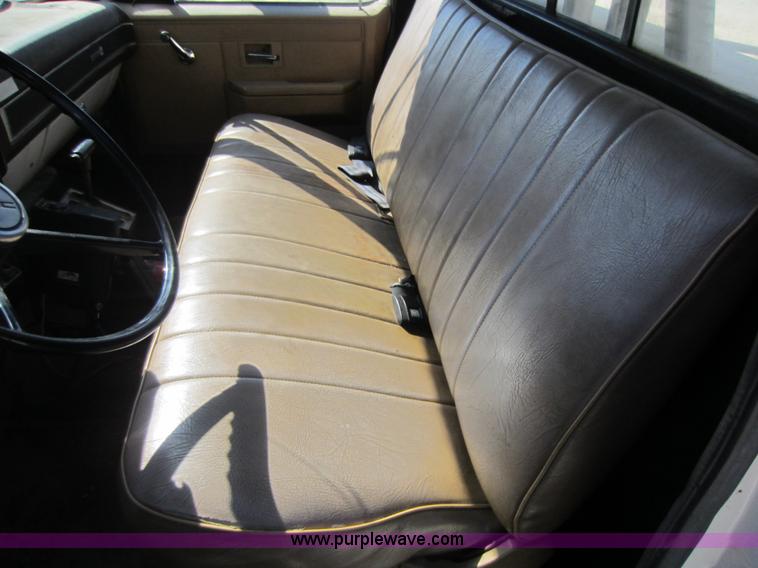 image for item D5685 1986 GMC TopKick 7000 bucket truck