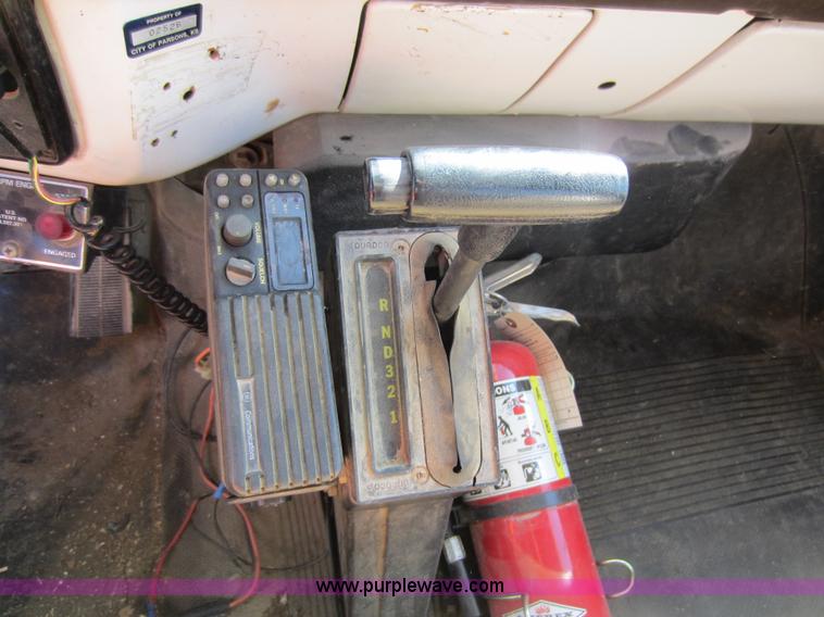 image for item D5685 1986 GMC TopKick 7000 bucket truck