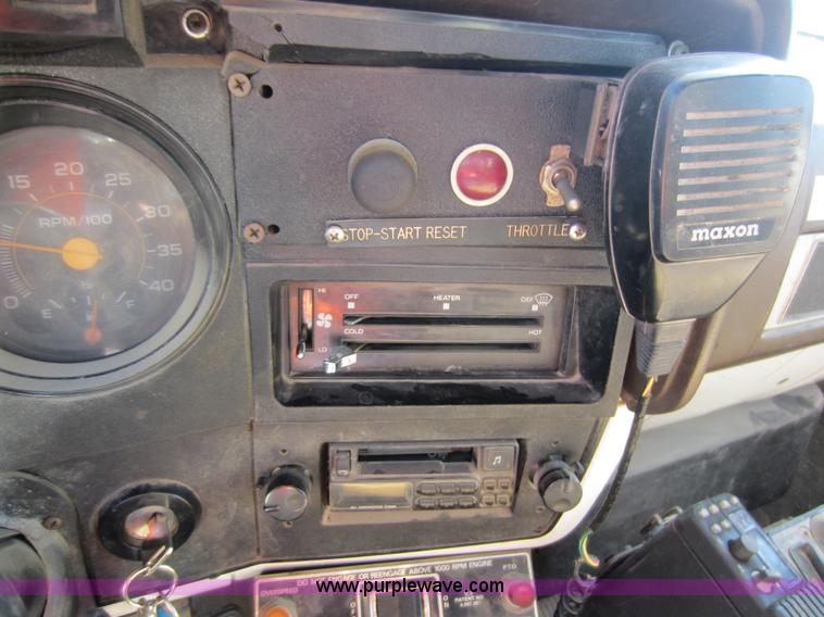 image for item D5685 1986 GMC TopKick 7000 bucket truck