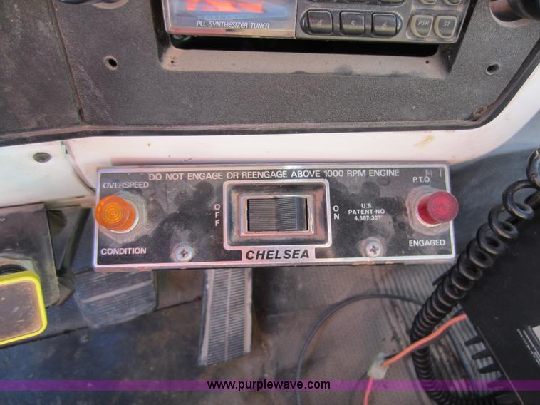 image for item D5685 1986 GMC TopKick 7000 bucket truck