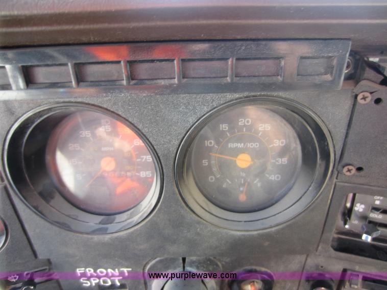 image for item D5685 1986 GMC TopKick 7000 bucket truck