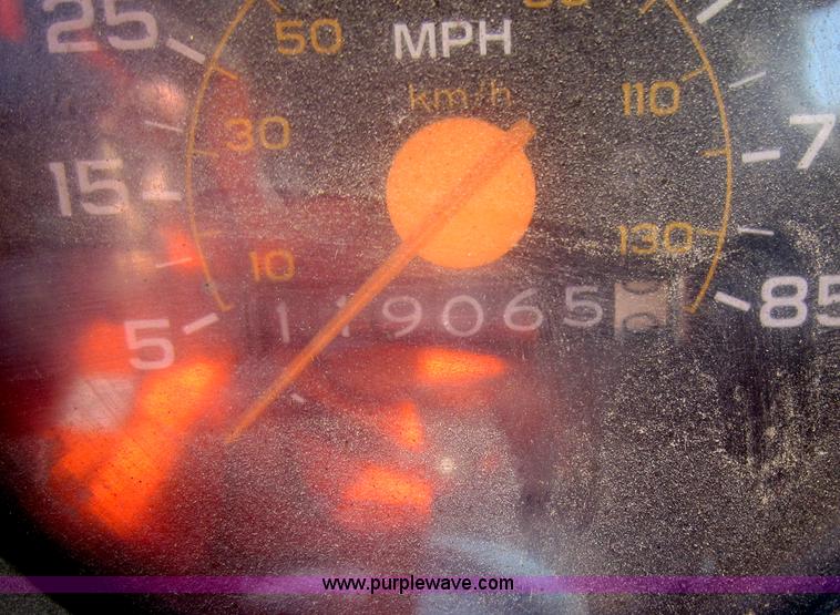 image for item D5685 1986 GMC TopKick 7000 bucket truck