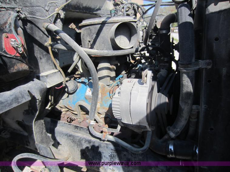 image for item D5685 1986 GMC TopKick 7000 bucket truck