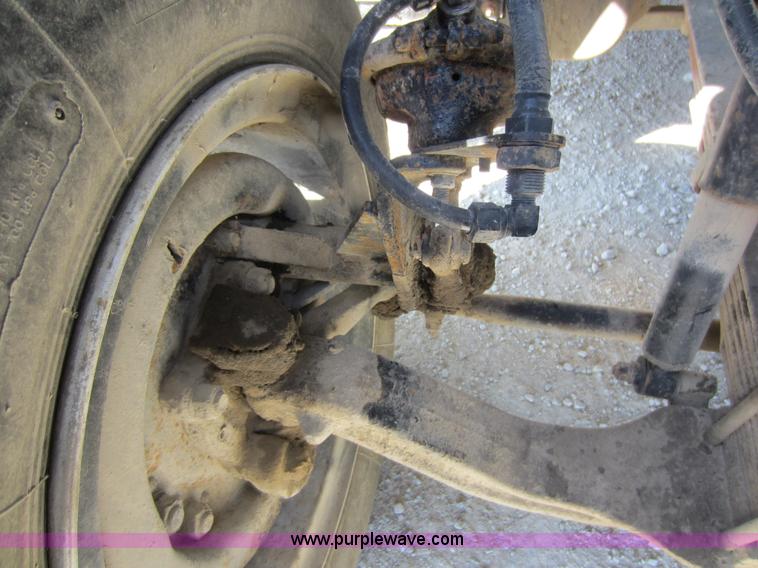 image for item D5685 1986 GMC TopKick 7000 bucket truck