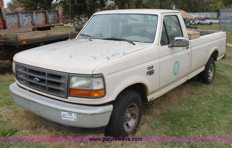 image for item E4220 1993 Ford F150 pickup truck