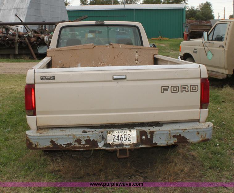 image for item E4220 1993 Ford F150 pickup truck